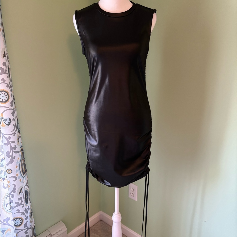 Black Sleeveless Crew Neck Mini Dress